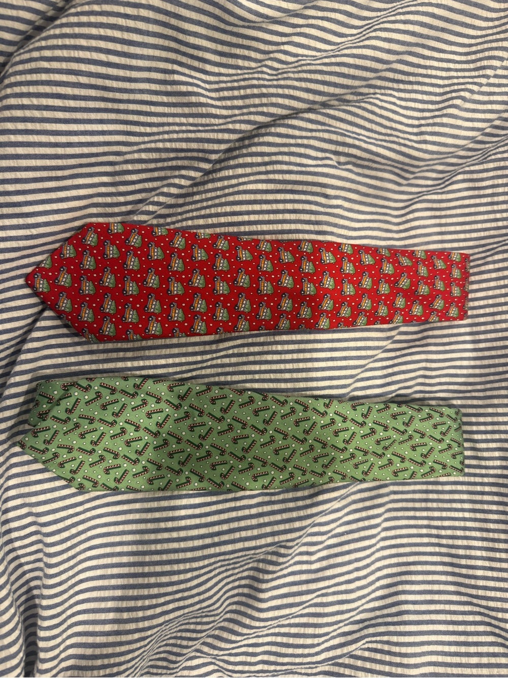 Vineyard Vines Kids Red and Green Patterned Tie Set